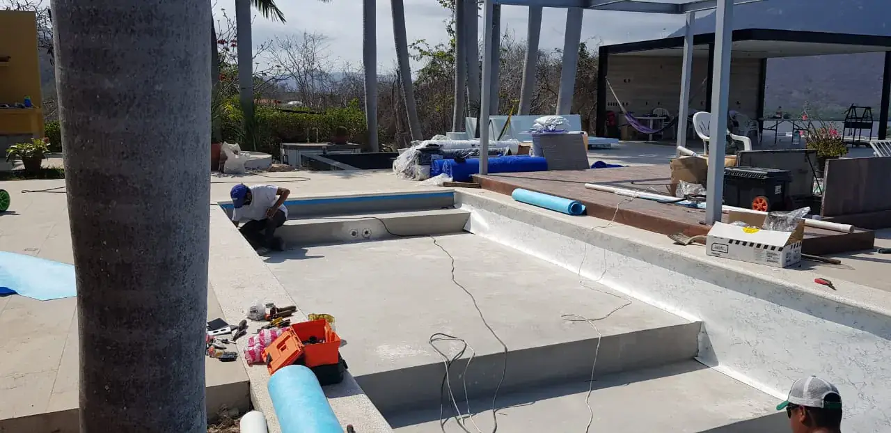 Casa Cangrejo en Manzanillo, Colima, alberca con sistema RENOLIT por AlbercasVIP, imagen 3