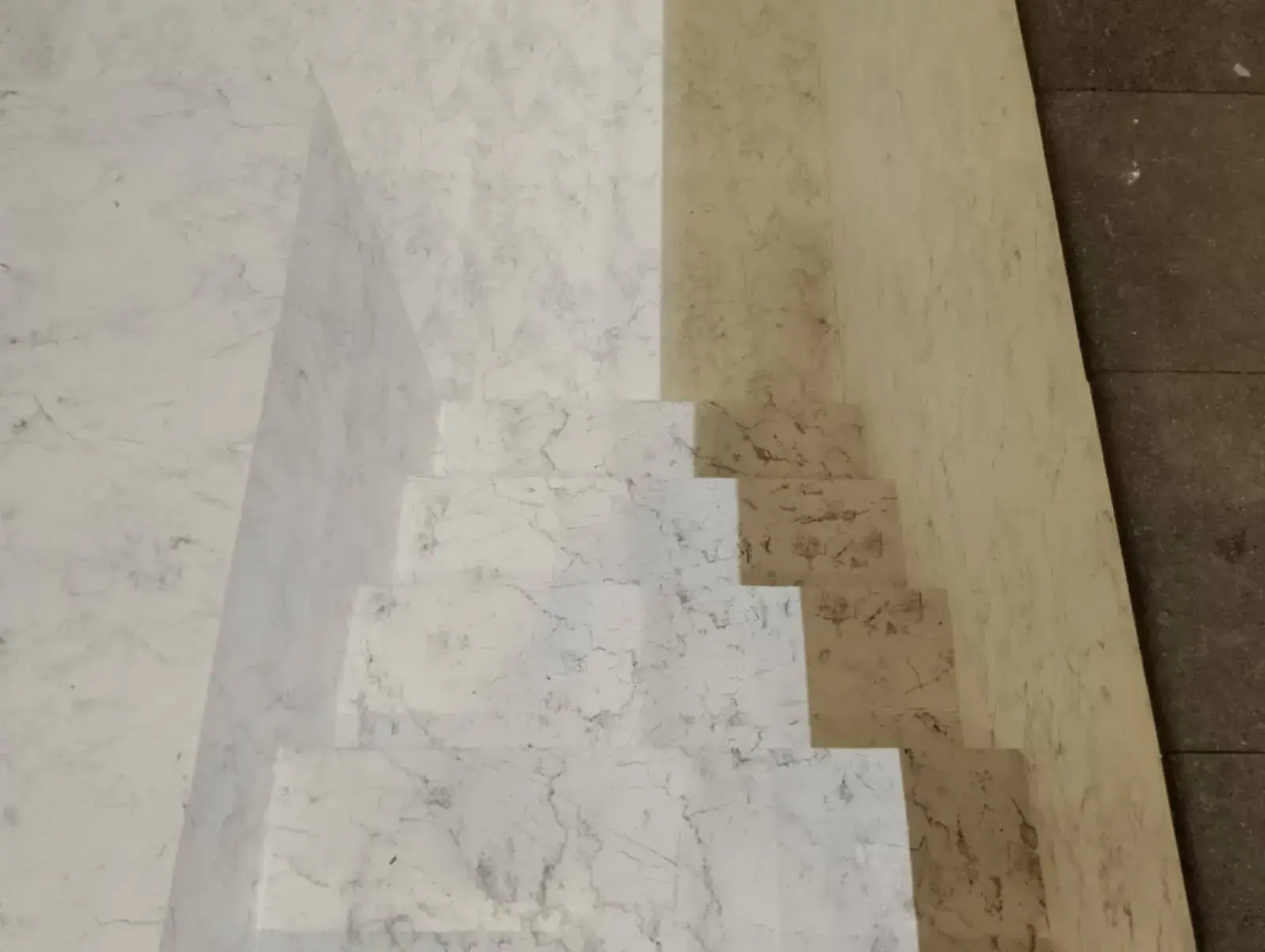 Interior en Mármol Blanco