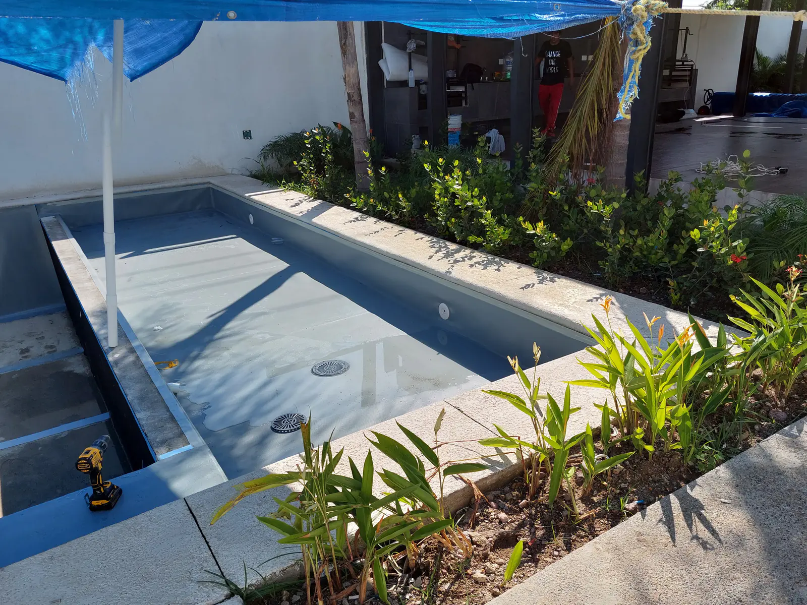 Jardín Tropical, alberca con sistema RENOLIT por AlbercasVIP, imagen 4