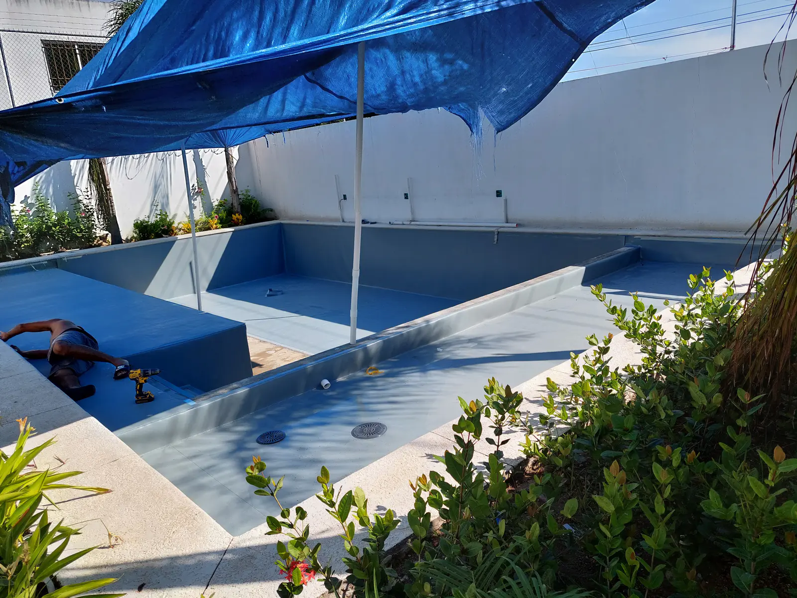 Jardín Tropical, alberca con sistema RENOLIT por AlbercasVIP, imagen 6