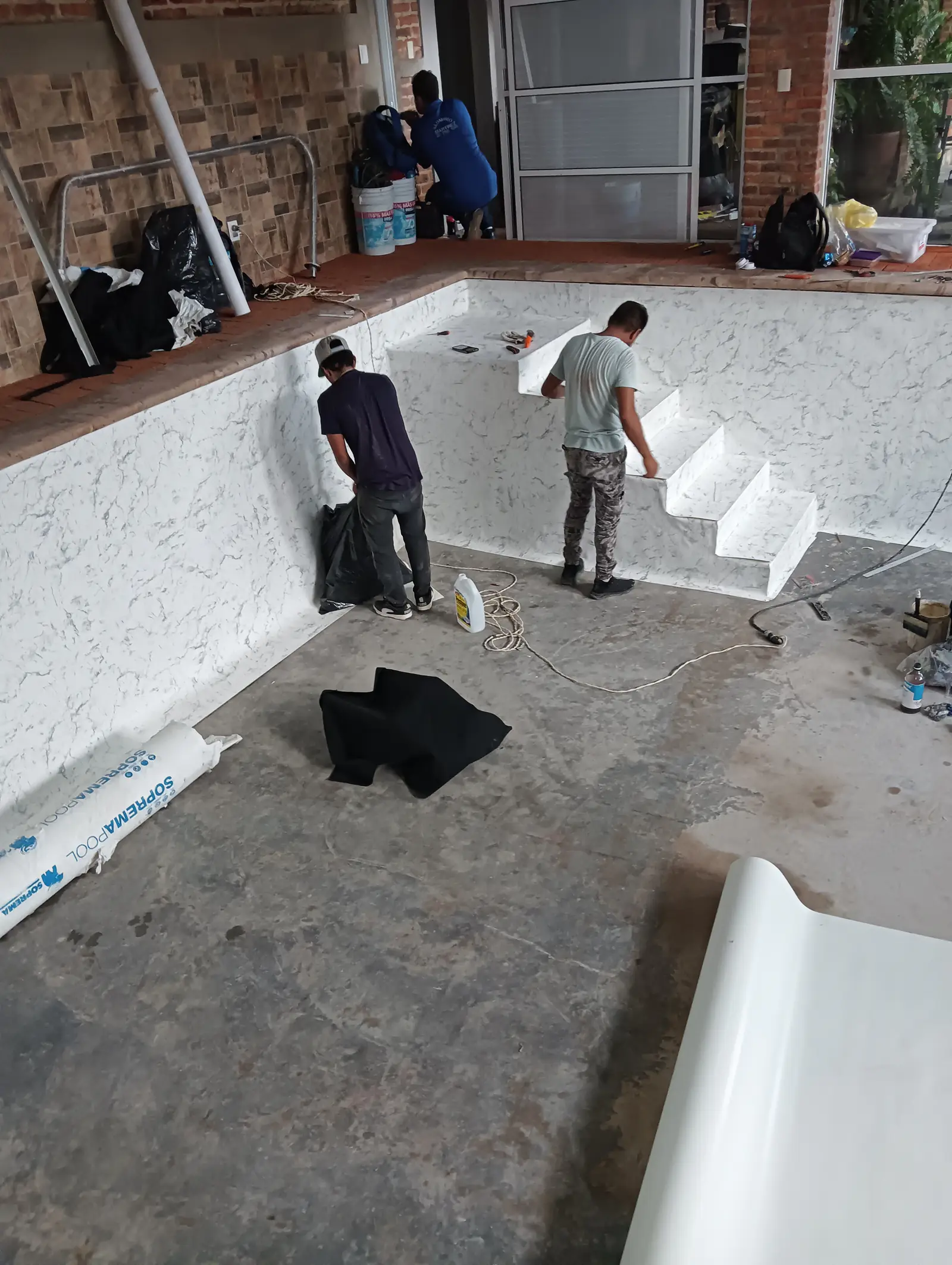 Mármol y Talavera, alberca con sistema RENOLIT por AlbercasVIP, imagen 3