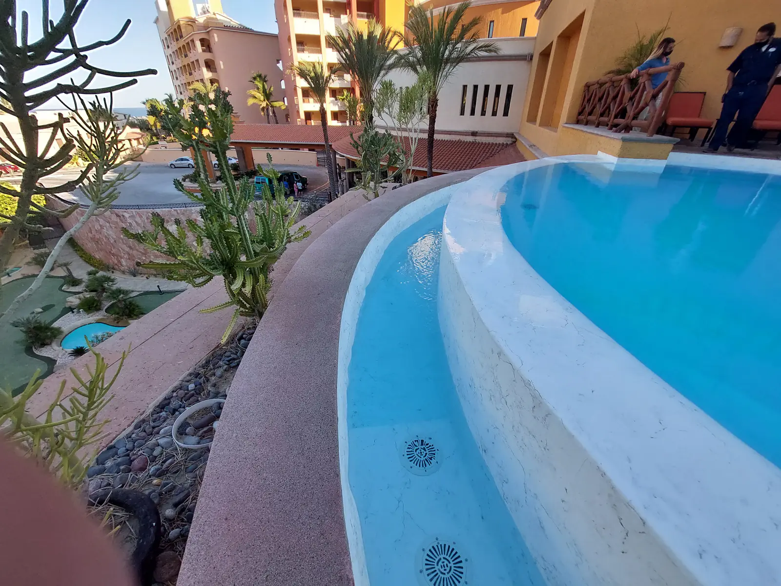 Resort en Acantilado, alberca con sistema RENOLIT por AlbercasVIP, imagen 15