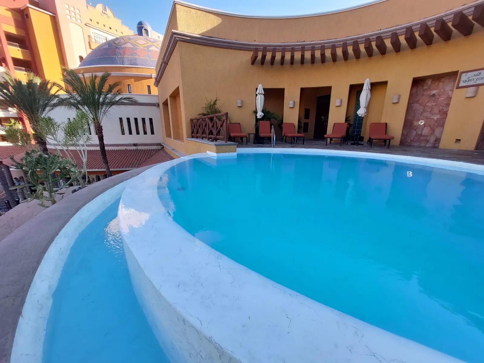 Resort en Acantilado, alberca con sistema RENOLIT por AlbercasVIP, imagen 6