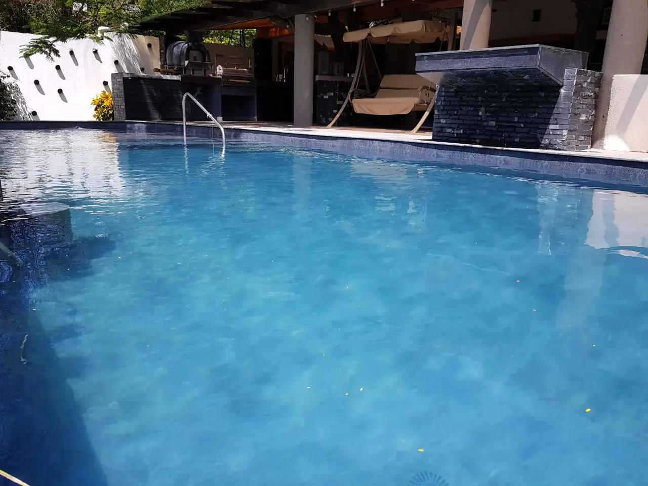 Valle de Bravo en Estado de México, alberca con sistema RENOLIT por AlbercasVIP, imagen 2